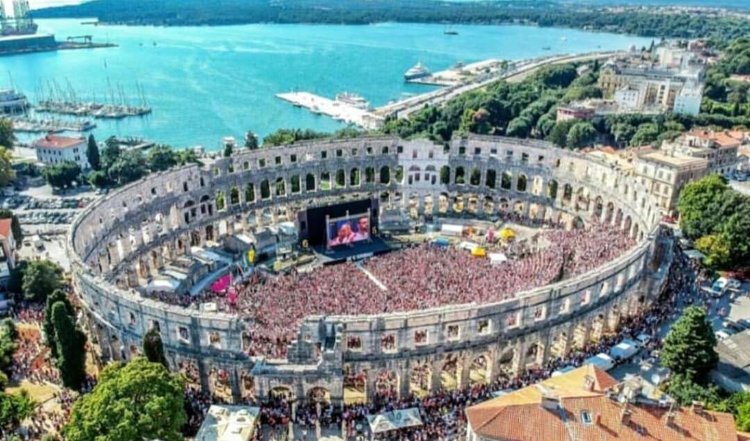 Oskar Amphitheater Apartments And Rooms With Free Parking Pola Esterno foto